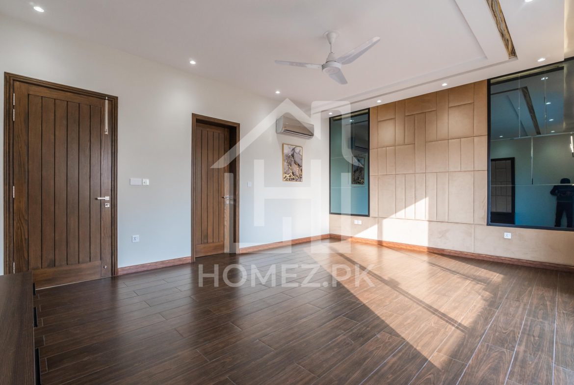 1 Kanal Brand New Full Basement in Home Theater Bungalow for Sale at Allied Location