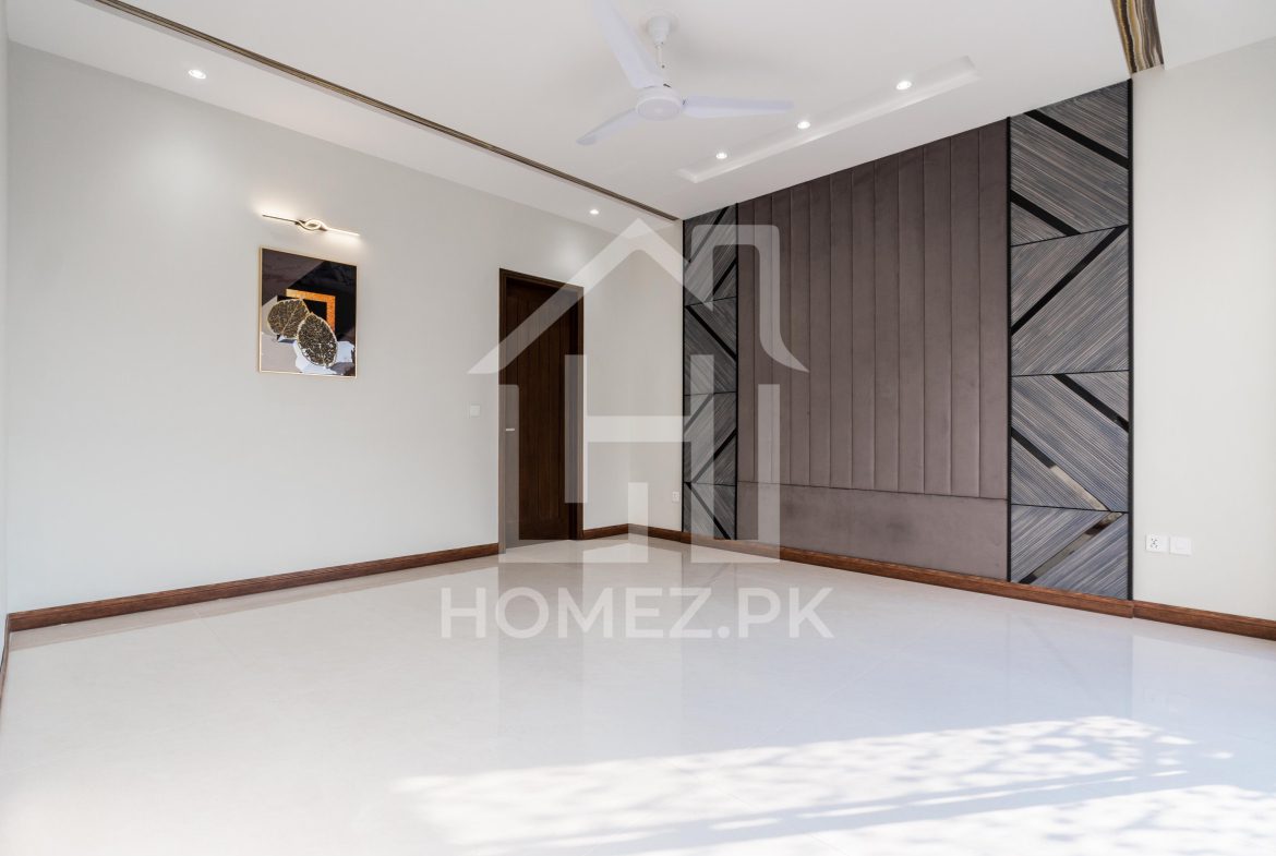 1 Kanal Brand New Full Basement in Home Theater Bungalow for Sale at Allied Location