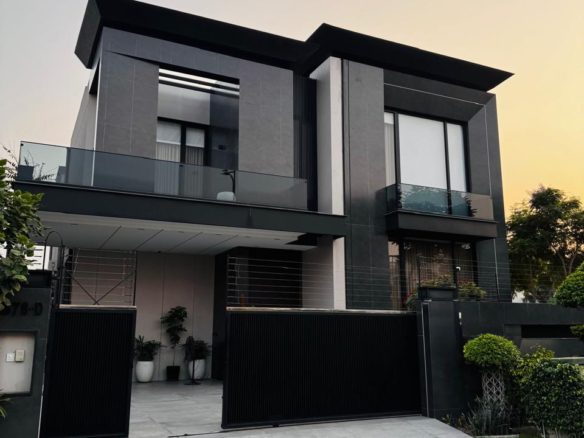 1 Kanal Beautiful Fully Furnished House Availabe For Sale In DHA Lahore