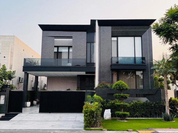 1 Kanal Beautiful Fully Furnished House Availabe For Sale In DHA Lahore
