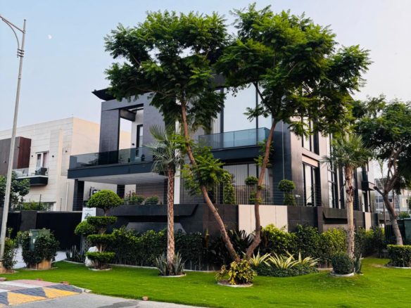 1 Kanal Beautiful Fully Furnished House Availabe For Sale In DHA Lahore