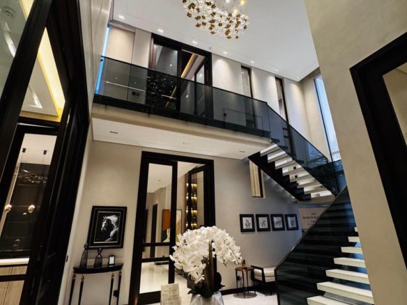 1 Kanal Beautiful Fully Furnished House Availabe For Sale In DHA Lahore