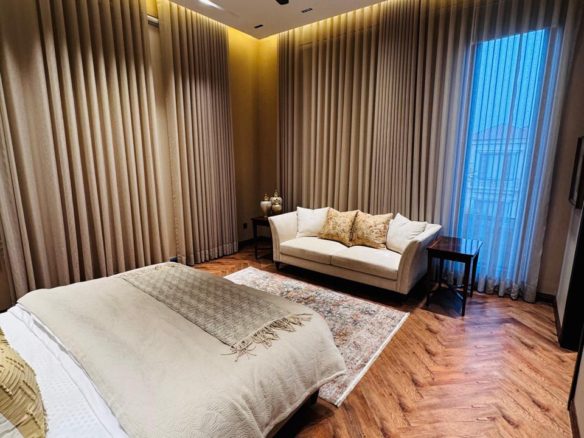 1 Kanal Beautiful Fully Furnished House Availabe For Sale In DHA Lahore