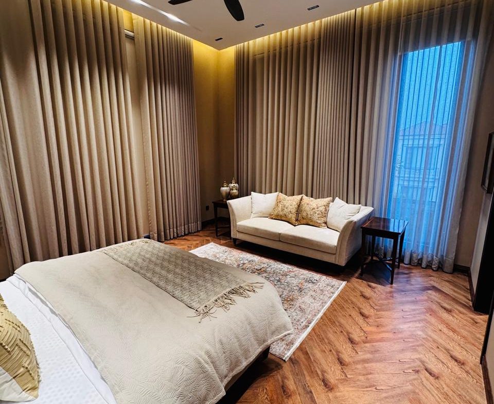 1 Kanal Beautiful Fully Furnished House Availabe For Sale In DHA Lahore