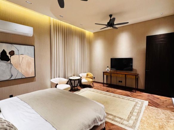 1 Kanal Beautiful Fully Furnished House Availabe For Sale In DHA Lahore