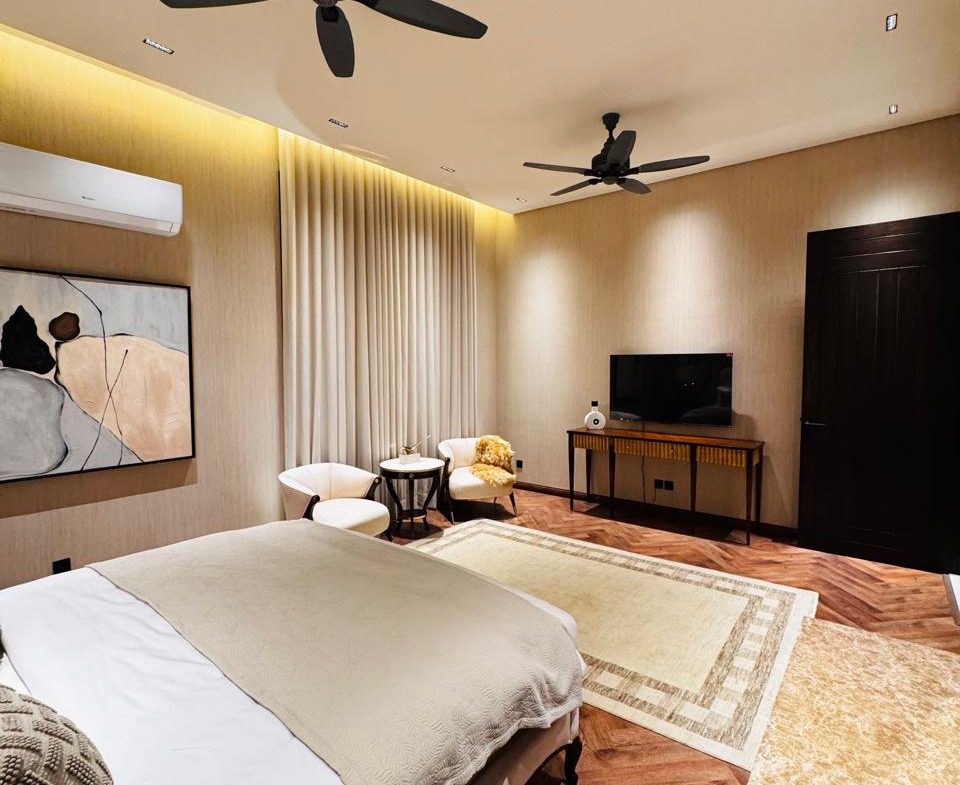 1 Kanal Beautiful Fully Furnished House Availabe For Sale In DHA Lahore