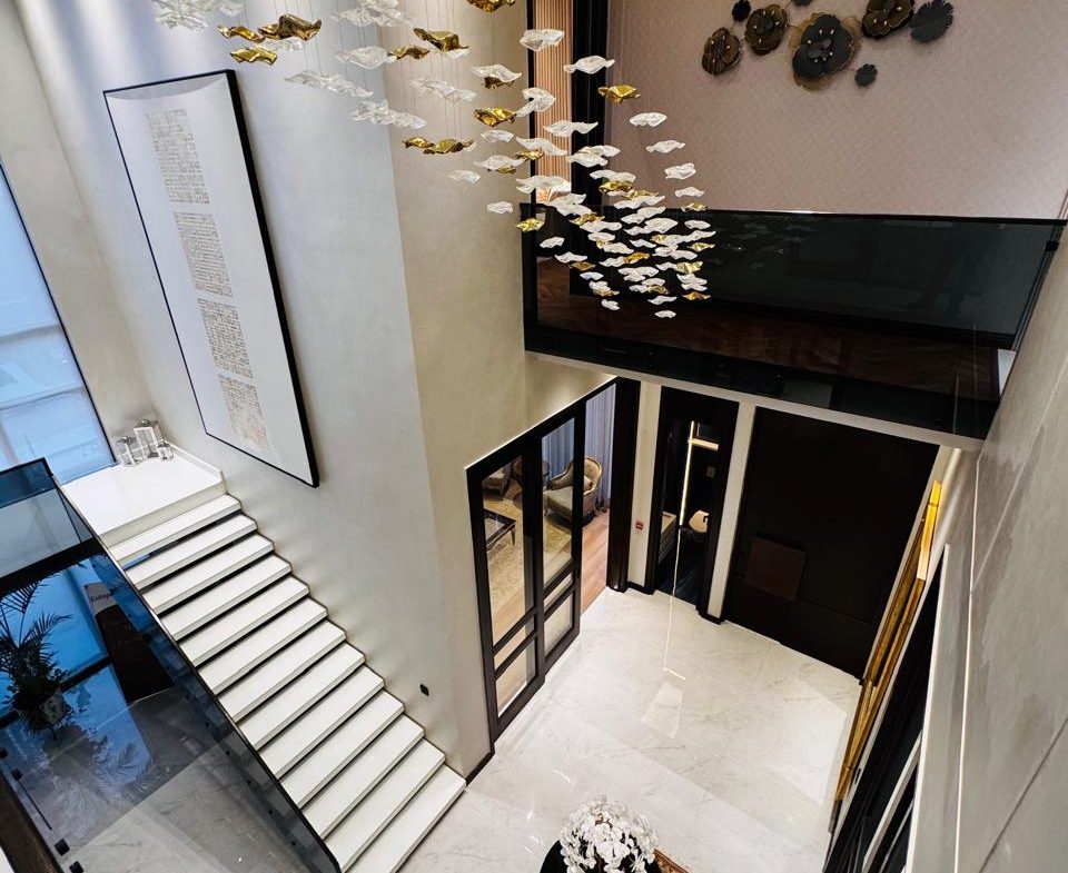1 Kanal Beautiful Fully Furnished House Availabe For Sale In DHA Lahore