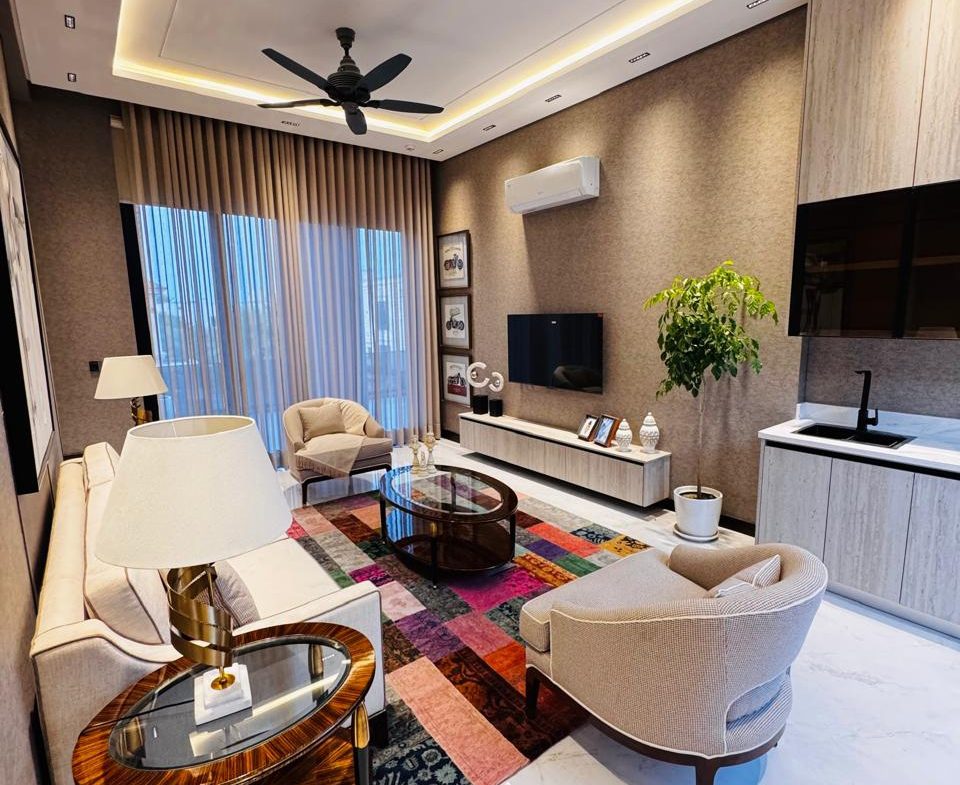 1 Kanal Beautiful Fully Furnished House Availabe For Sale In DHA Lahore